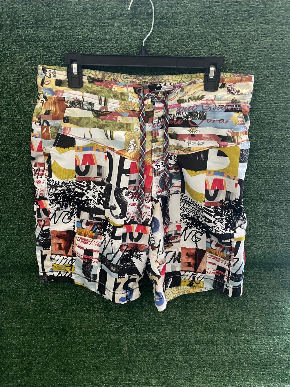 Robert Graham Swim Trunks
Lined Shorts Swim Suit Men's
Sz 32 Artwork Art Print
